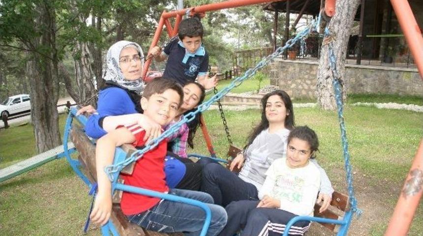 Yozgatlılar Hafta Sonunu &Ccedil;amlık Milli Parkı'nda Piknik Yapıp Eğlenerek Değerlendirdi