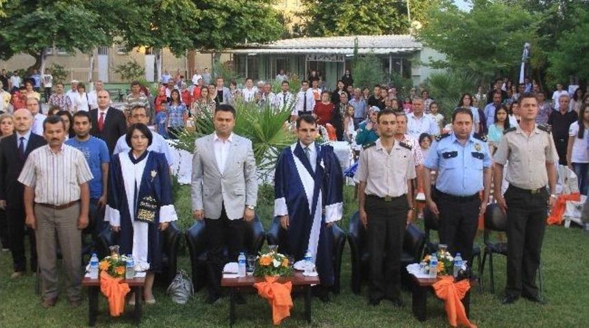 Y&uuml;ksekokulda Mezuniyet Coşkusu