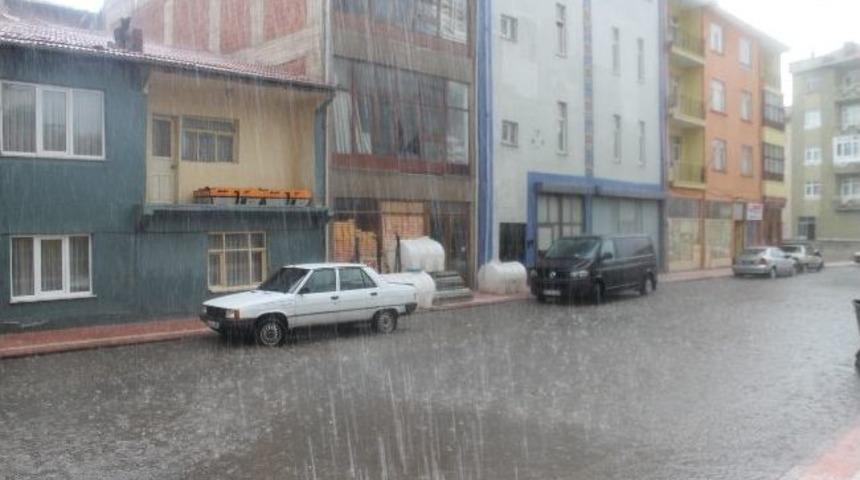 Akdağmadeni'nde Dolu Ve Yağmur, Hayatı Olumsuz Etkiledi