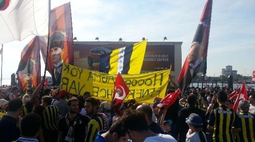Fb Ve Bjk Taraftarları Taksim&rsquo;e Y&uuml;r&uuml;yor