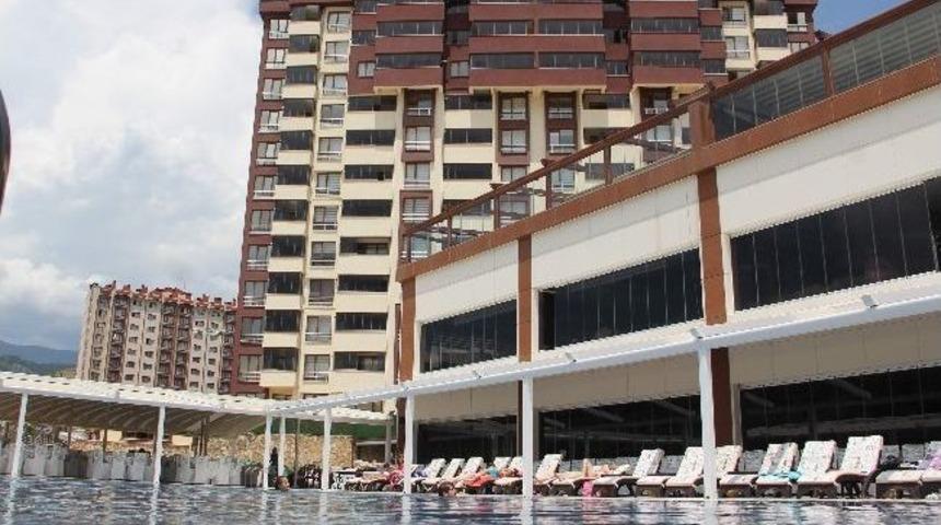 &Ccedil;ebioğlunda Havuz Keyfi Başladı