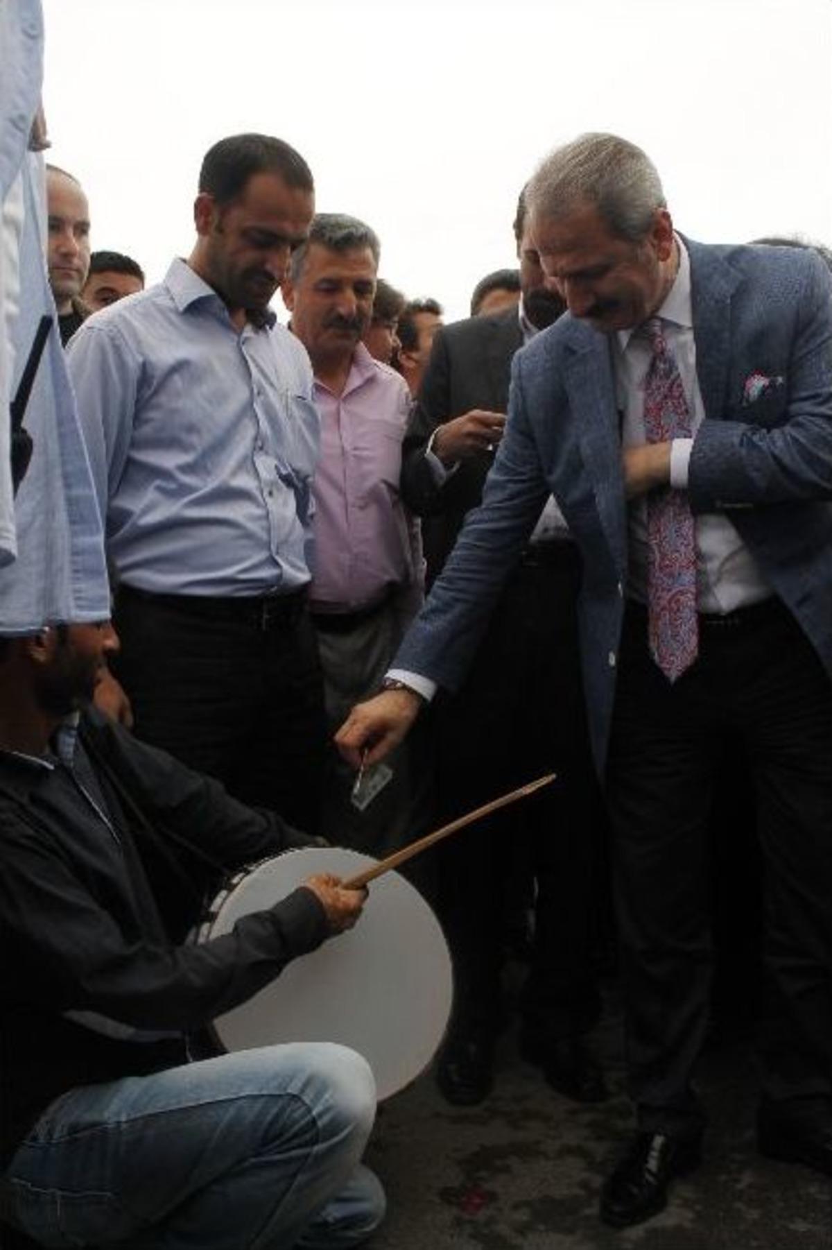 Bakan &Ccedil;ağlayan Barış S&uuml;recine Katkı Yemeğine Katıldı