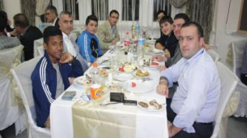 Evrensel Barışın &Ccedil;ocuklarını Akşam Yemeğinde KA&Uuml;&rsquo;n&uuml;n Misafiri Oldu