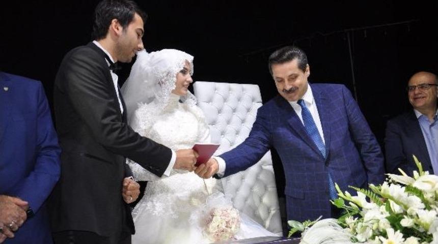 Bakan &Ccedil;elik Nikah Şahidi Oldu