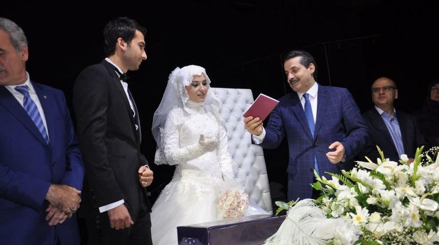 D&uuml;ğ&uuml;n Şahitliği Yapan Bakan &Ccedil;elik: &Ouml;m&uuml;r Boyu Bahtiyar, Birlikte Ihtiyar Olun