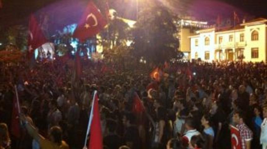 Bursa&rsquo;da Gezi Parkı Eylemi I&ccedil;in Yol Kapattılar