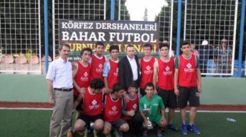 K&ouml;rfez Dershaneleri&rsquo;nin Futbol Turnuvası Şampiyonu Akhisar Oldu