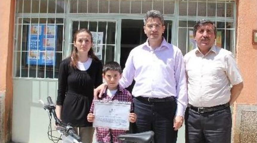 Dereceye Girdi Bisiklet Kazandı