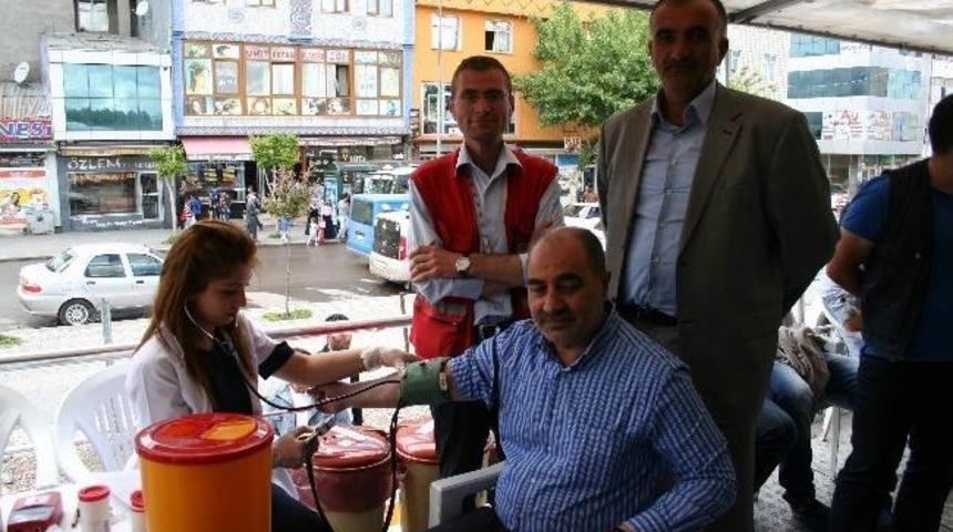 Kars&rsquo;ta Kızılay&rsquo;ın Kan Toplama Tır&rsquo;ına Vatandaşlardan Yoğun İlgi