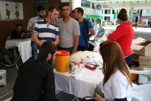 Kars&rsquo;ta Kızılay&rsquo;ın Kan Toplama Tır&rsquo;ına Vatandaşlardan Yoğun İlgi 1