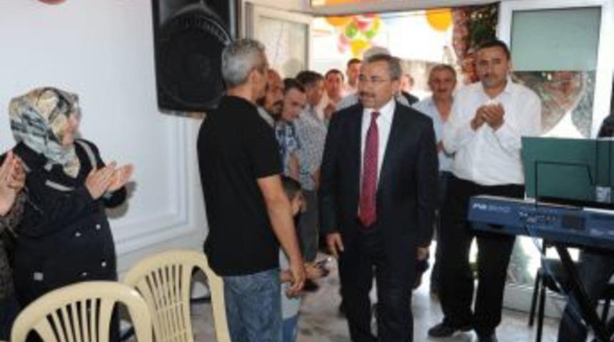 Başkan Erdem, Ordulular ile dernek a&ccedil;ılışında buluştu