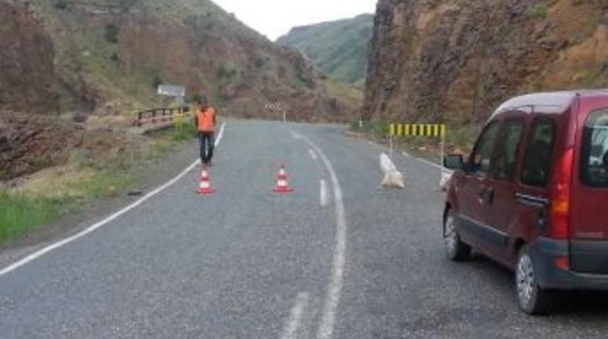 Kağızman - Erzurum Yolu Trafiğe Kapatıldı