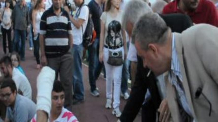 CHP Milletvekili, Başbakan Erdoğan&rsquo;a Hakaret Eden Eylemcilere Para Verdi