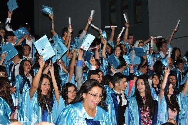 Nazilli Menderes Anadolu Lisesi’nde Mezuniyet Coşkusu