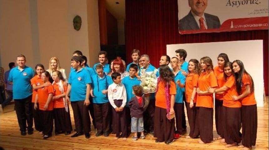 Engelsiz İzmir Tiyatro Topluluğu &ldquo;perde&rdquo; Dedi