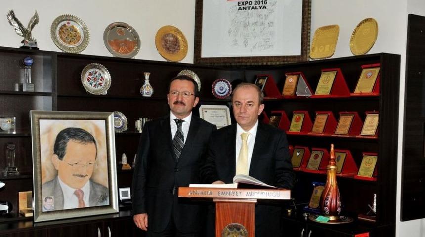 Vali &Ouml;zt&uuml;rk, Emniyet G&uuml;&ccedil;lerini Ziyaret Etti