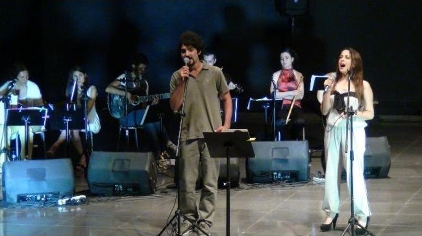 Liseli &Ouml;ğrencilerden Şairlere Saygı Gecesi