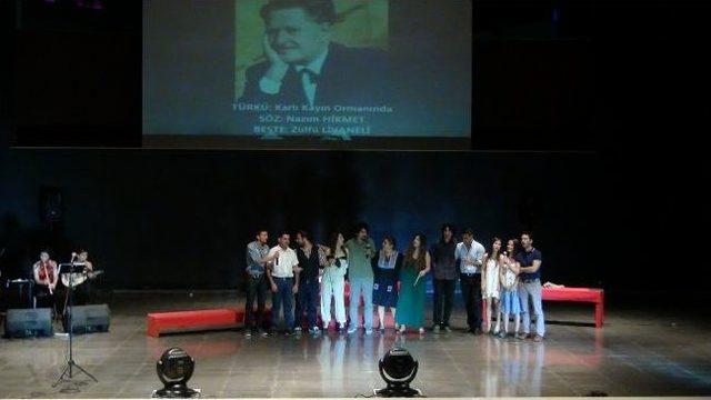 Liseli &Ouml;ğrencilerden Şairlere Saygı Gecesi 1