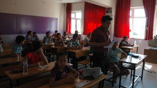 Selendi'de Bin 12 Öğrenci Sbs Ve Pybs'de Ter Döktü