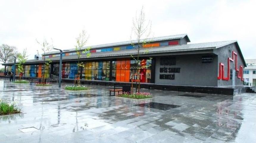 Osm, Ara G&uuml;ler Sergisi İle A&ccedil;ılıyor