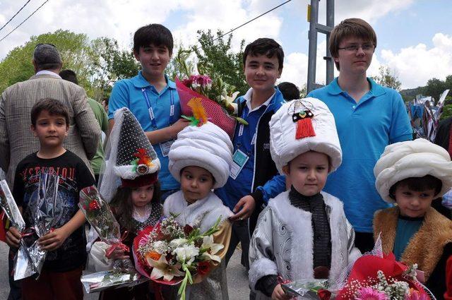 Türkçe Sevdalılarını Yunus Emre nin Minik Torunları Karşıladı 1