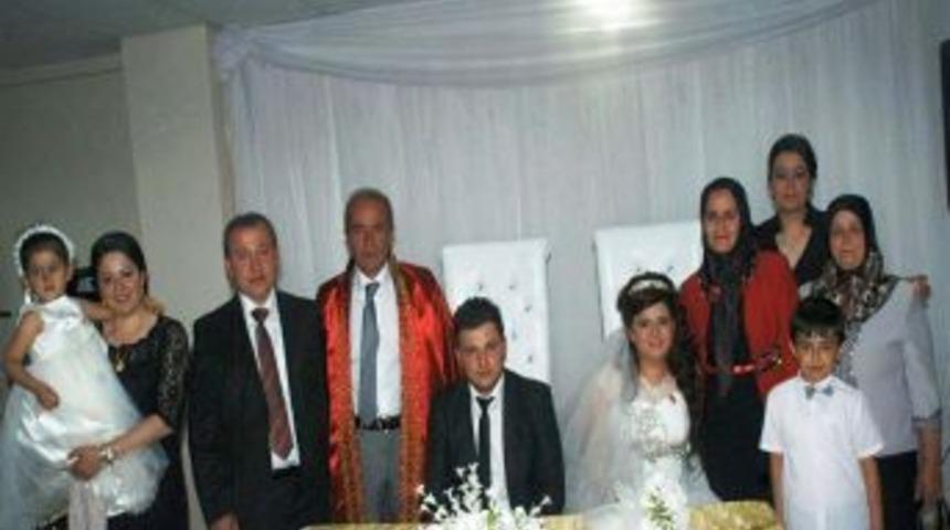 Başkan, Kızının Nikahını Kıyarken Duygulandı