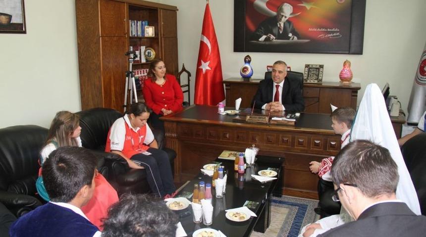T&uuml;rk&ccedil;e&rsquo;nin &Ccedil;ocukları Başsavcı K&ouml;yl&uuml;'y&uuml; Ziyaret Etti