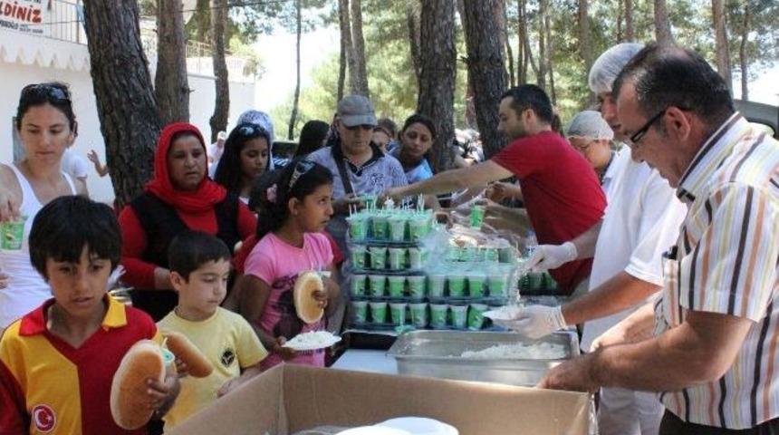 Urla Semaları Y&uuml;zlerce U&ccedil;urtmayla G&ouml;kkuşağına D&ouml;nd&uuml;