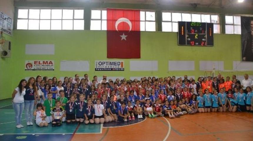 Minikler Voleybol Şenlikleri