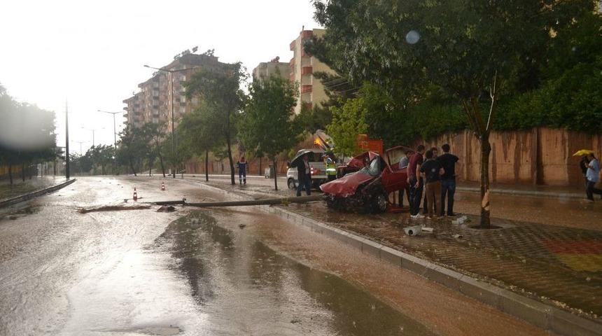 Sağanak Yağış Trafik Kazalarına Neden Oldu