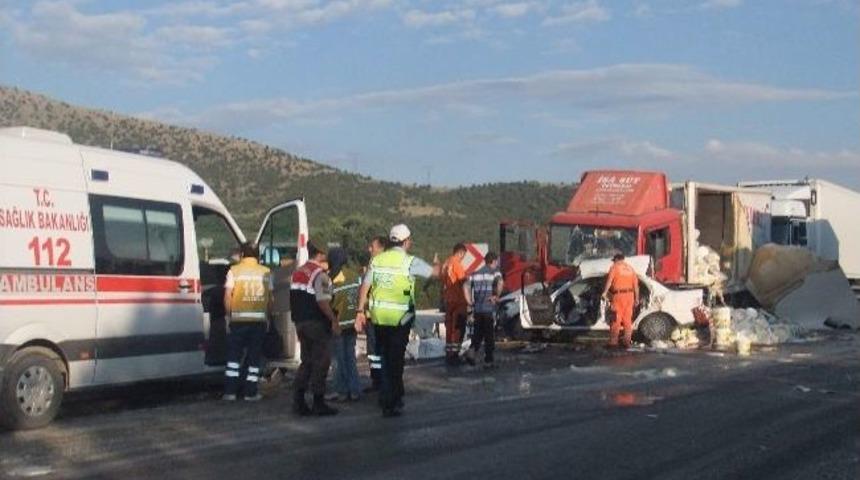 K&uuml;tahya'daki Trafik Kazasında &Ouml;l&uuml; Sayısı 5'e Y&uuml;kseldi