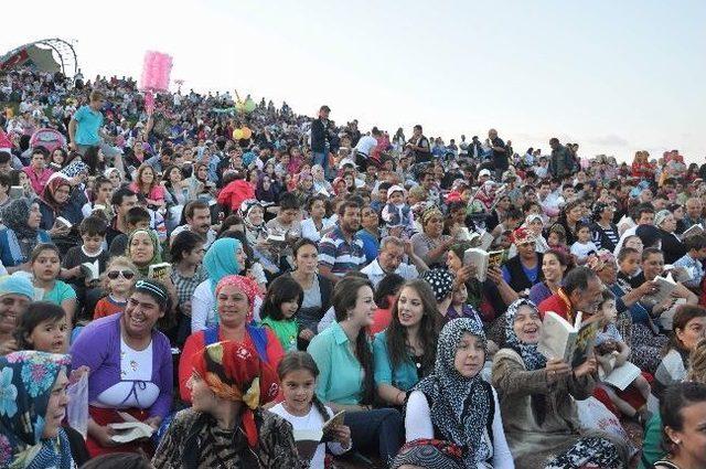 5 Bin Roman Vatandaş Aynı Anda Kitap Okudu 1