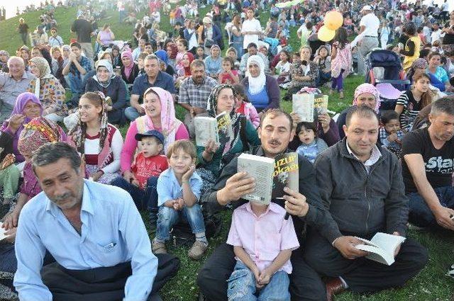 5 Bin Roman Vatandaş Aynı Anda Kitap Okudu 2