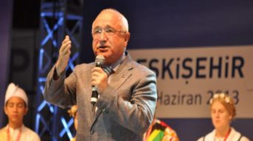 Meclis Başkanı &Ccedil;i&ccedil;ek: Yapmak Varken, Yıkmak Niye?