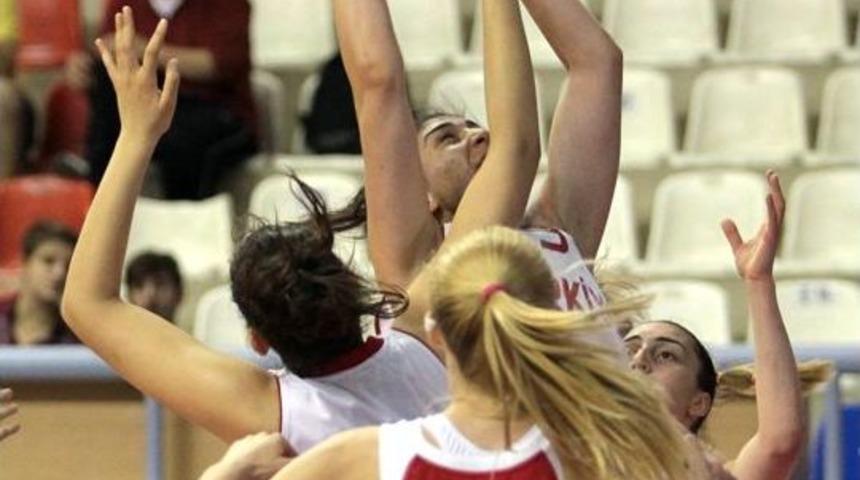 Rusya'ya 67-54 Yenilen &Uuml;mit Kızlar Ikinci Oldu