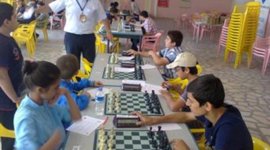 İznik Uğur Dershanesi 3. satran&ccedil; turnuvası tamamlandı