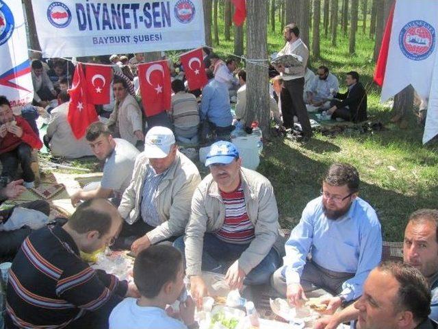 Memur-sen Üyeleri Geleneksel 5. Piknik Şöleninde Bir Araya Geldi