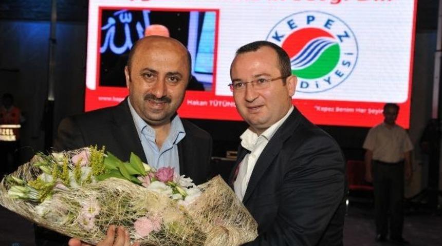 İlahiyat&ccedil;ı Yazar D&ouml;ngeloğlu, Antalyalılarla Buluştu