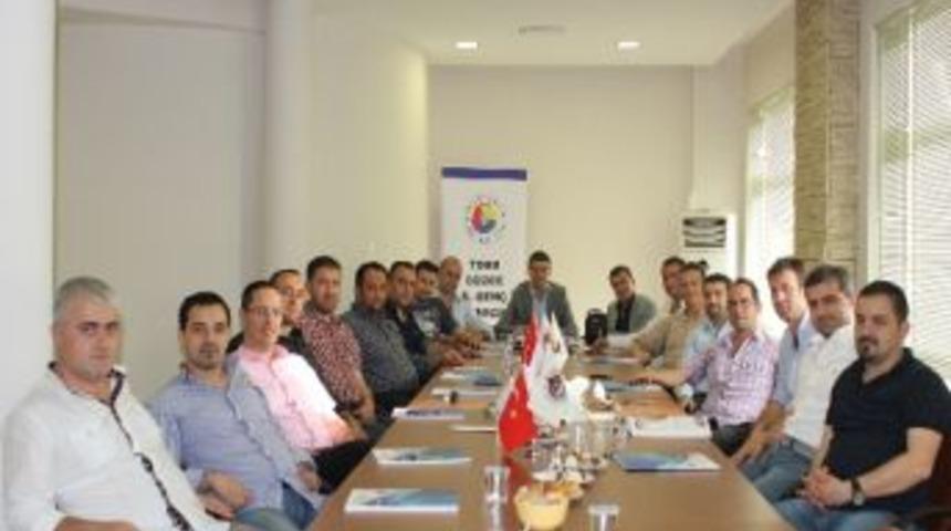 D&uuml;zce Gen&ccedil; Girişimciler Kurulu Başkanı Aksan Meclise Giren Gen&ccedil; Girişimcileri Kutladı