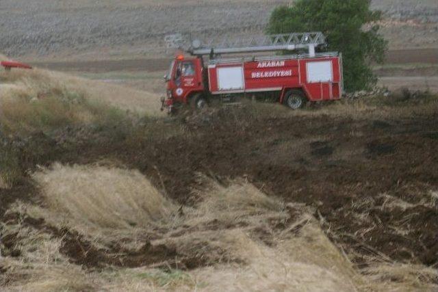 Araban’da 50 Dönüm Tarla Kül Oldu