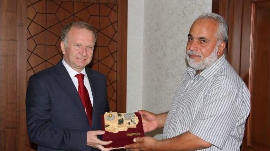 İhh G&ouml;nl&uuml;ll&uuml;lerinden Vali Ceylan&rsquo;a Ziyaret