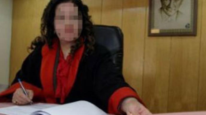 Kadın hakim evinde bı&ccedil;aklanmış olarak bulundu