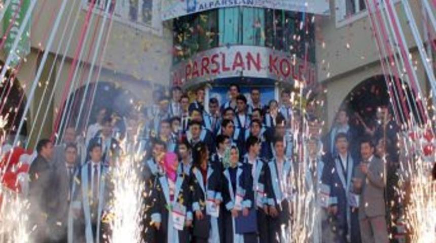 Alparslan Koleji&rsquo;nde Mezuniyet Coşkusu