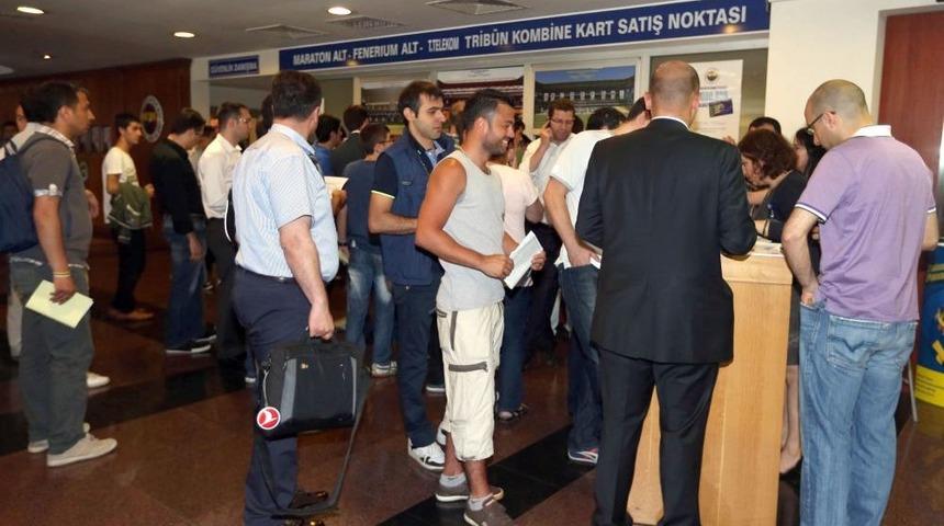 Fenerbah&ccedil;e Taraftarı Kombine Kartlarına Yoğun Ilgi G&ouml;sterdi