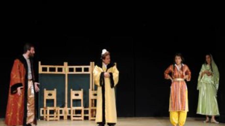 Kent Tiyatrosu&rsquo;nda Perde Yaz Boyunca A&ccedil;ık