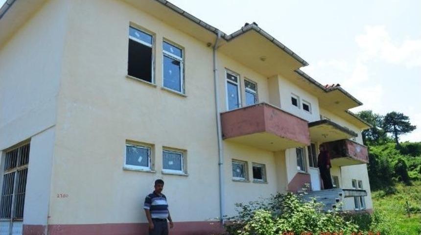 Muhtar, Atıl Binayı K&ouml;y Konağı Yapmak İstiyor