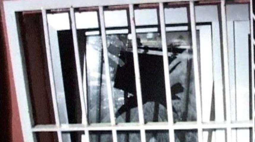 Kozan Adliyesi'nde &Ccedil;ıkan Yangın Korkuttu