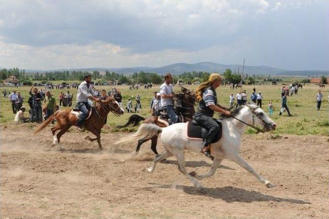 Hacıkebir'de Rahvan At Yarışları