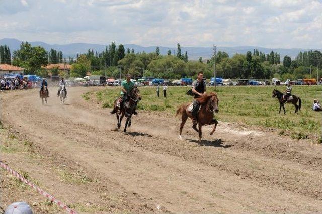 Hacıkebir'de Rahvan At Yarışları