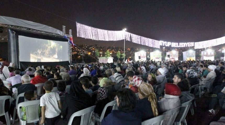 Eyüp’te Açık Hava Sinemasına Ilgi Büyük